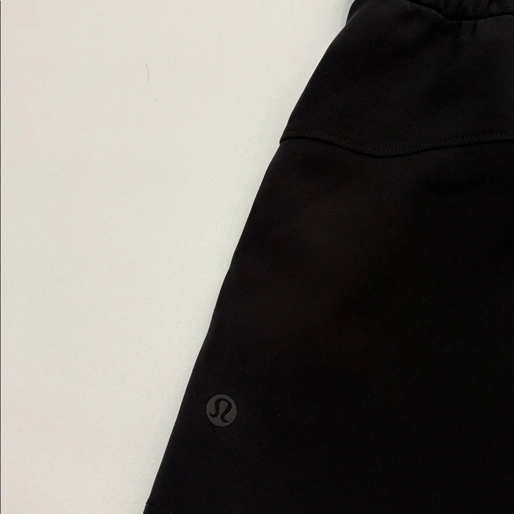 Lululemon Women’s Shorts Black On The Fly Shorts Elastic Waist size 4